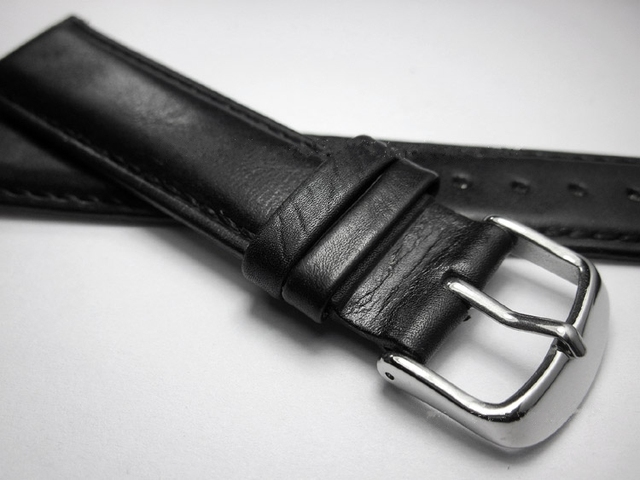 Uniwersalny skórzany pasek do zegarka z zamiennej 18-22mm w czarnym kolorze - Wianko - 4