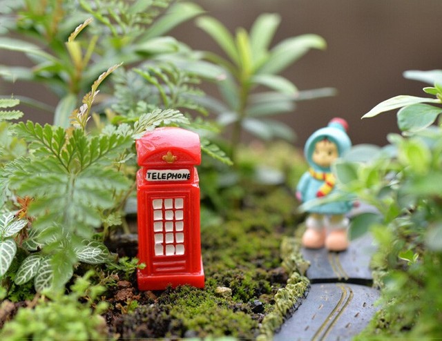 Czerwona budka telefoniczna figurka dekoracyjna do domu i ogrodu TNB011 - Wianko - 4