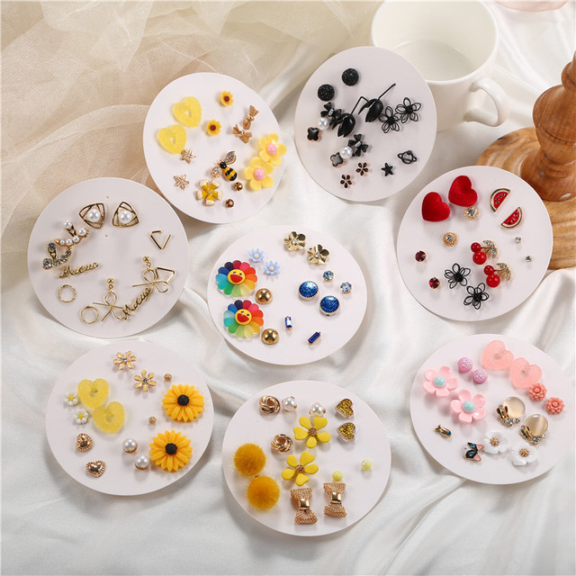 Kolczyki motylki, kotki i serduszka - słodki mix biżuterii dla kobiet - Wianko - 1