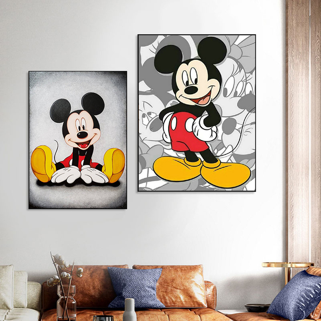 Obraz na płótnie Mickey Mouse i Minnie - idealny dekor do pokoju dziecięcego - Wianko - 4