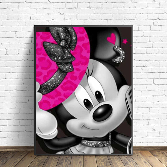 Obraz na płótnie Mickey Mouse i Minnie - idealny dekor do pokoju dziecięcego - Wianko - 7