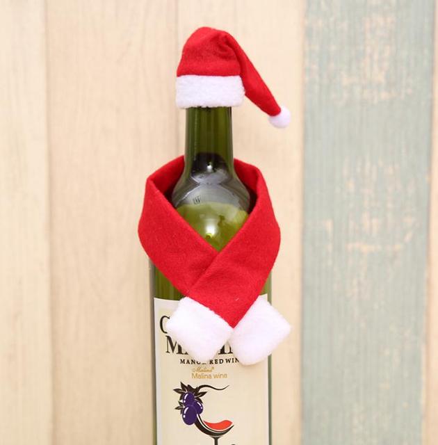 Pokrowiec na butelkę wina z motywem bożonarodzeniowym - kapelusz i szalik w prostym projekcie - Wianko - 1