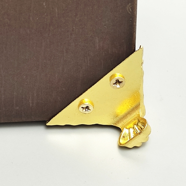 Antyczne drewniane pudełko biżuteryjne z mosiądzowymi akcentami i rzeźbionym trójkątnym wzorem Rattan - Wianko - 10