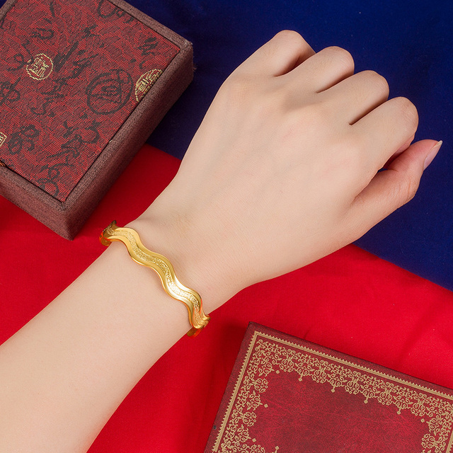 Najwyższa jakość 3D złota bransoletka z falistym paskiem - idealna biżuteria ślubna dla nowożeńców - Wianko - 4