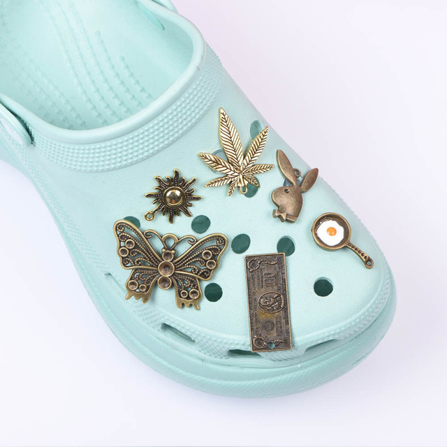 Dekoracyjne charmsy Metal Tiger Croc do butów - skrzydła, oczy, motyl, liść, pieniądze - dla dzieci - Wianko - 14