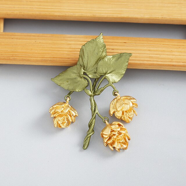 Kreatywna broszka kobiety - luksusowy jedwabny szalik w formie kwiatu z liściem - Wianko - 1