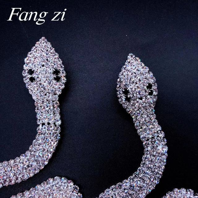 Ekskluzywne, błyszczące kolczyki węża z kryształami - doskonały dodatek do eleganckiej sukienki na wesele - Wianko - 3
