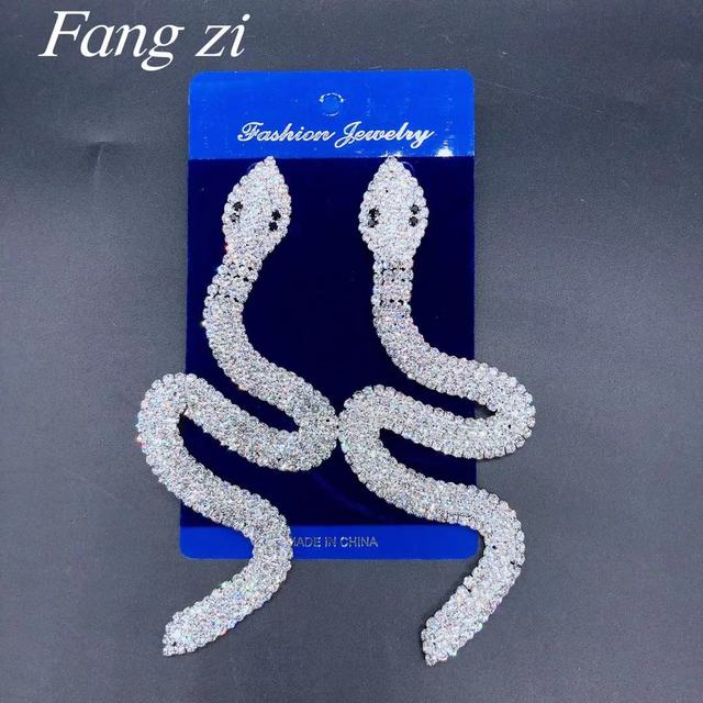 Ekskluzywne, błyszczące kolczyki węża z kryształami - doskonały dodatek do eleganckiej sukienki na wesele - Wianko - 5