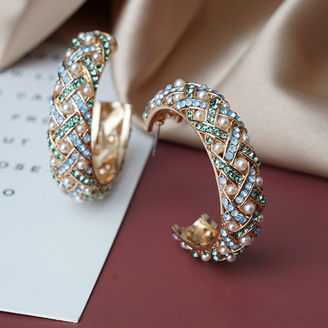 Podwójne kolczyki z metalową obręczą i kryształowymi strasami w kształcie literki C, ozdobione mini perłami, dla kobiet - Wianko - 8