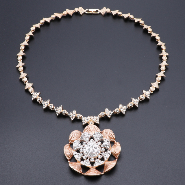 Zestaw biżuterii ślubnej: Indyjskie naszyjnik i bransoletka w kształcie kwiatu, z kryształowymi kolczykami i pierścieniem - Wianko - 4