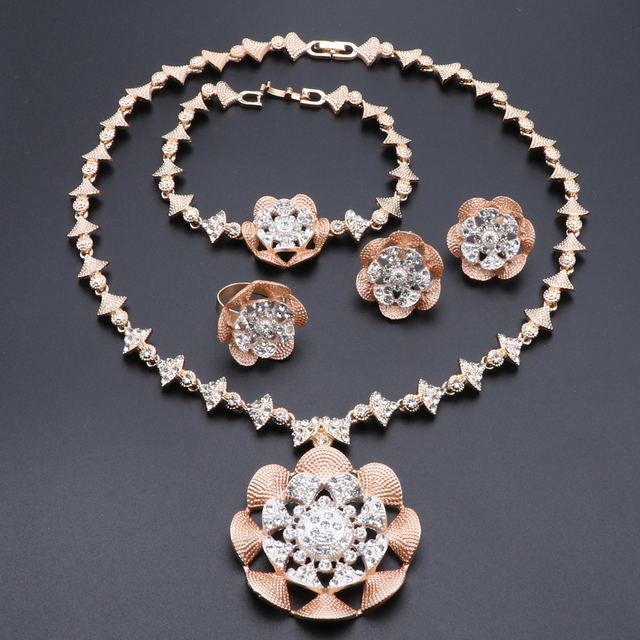 Zestaw biżuterii ślubnej: Indyjskie naszyjnik i bransoletka w kształcie kwiatu, z kryształowymi kolczykami i pierścieniem - Wianko - 3