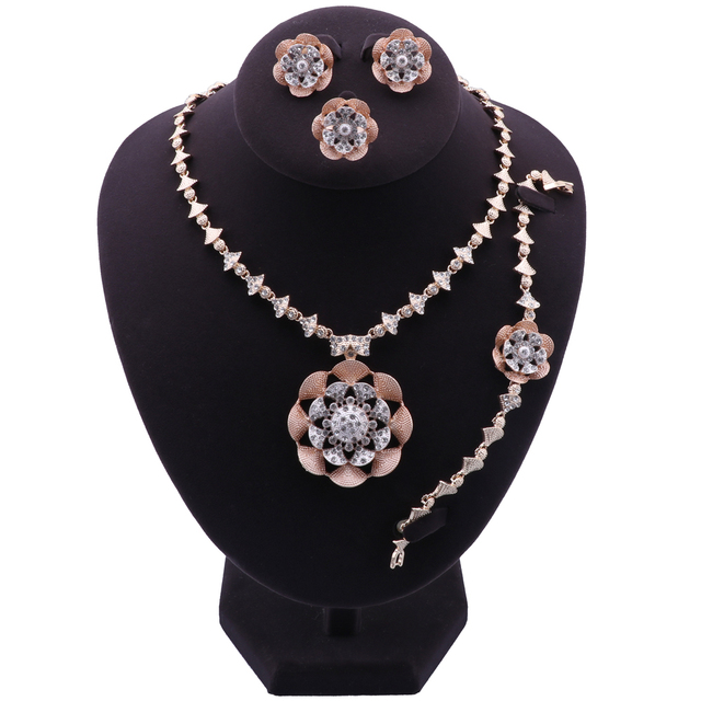 Zestaw biżuterii ślubnej: Indyjskie naszyjnik i bransoletka w kształcie kwiatu, z kryształowymi kolczykami i pierścieniem - Wianko - 8