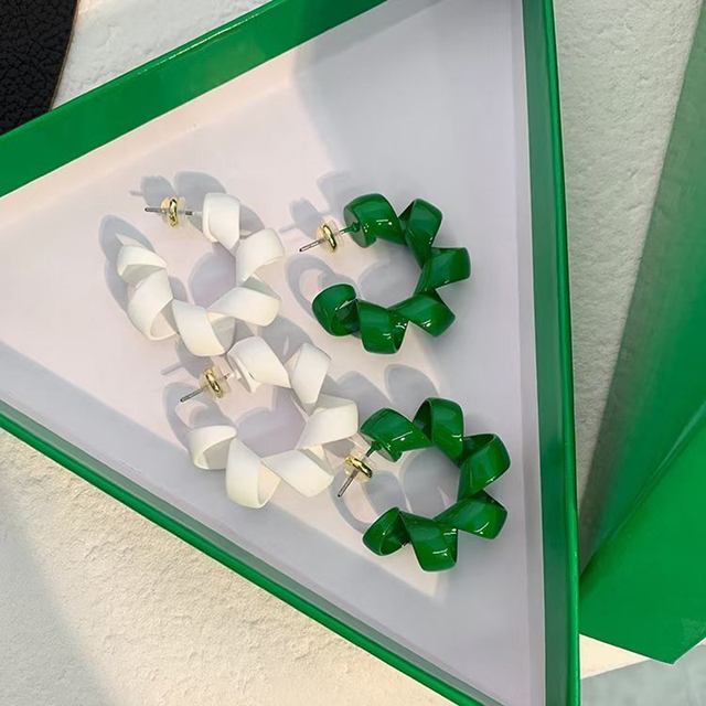 Kolczyki kółka zielono-białe w kształcie litery C z metalu - Wianko - 3
