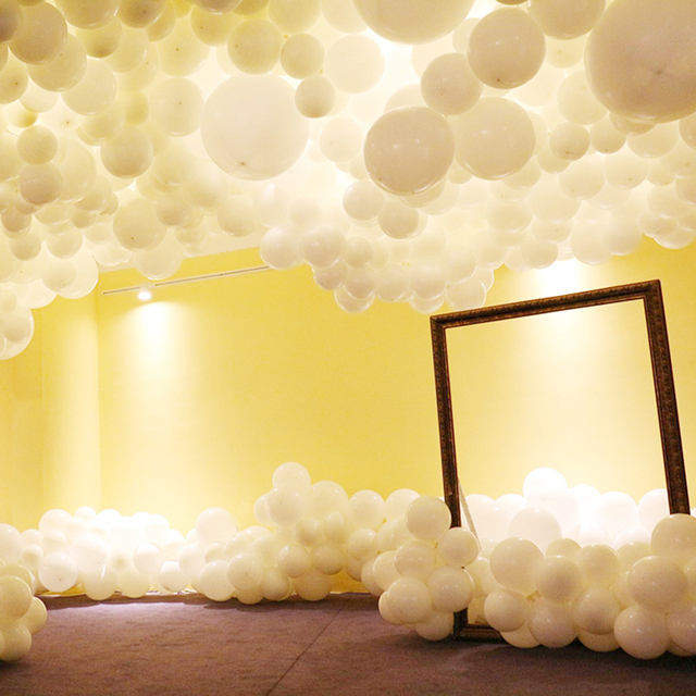 Matowe białe balony lateksowe 5, 10, 12, 18, 36 - dekoracje ślubne, urodzinowe - Wianko - 3