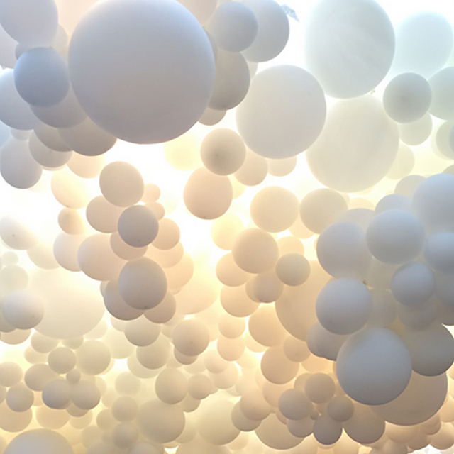 Matowe białe balony lateksowe 5, 10, 12, 18, 36 - dekoracje ślubne, urodzinowe - Wianko - 2
