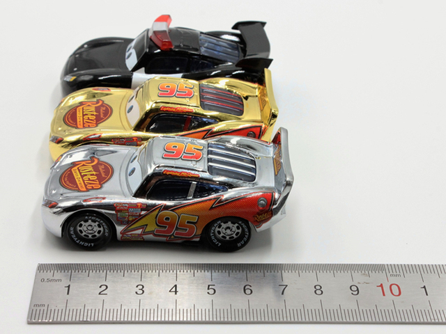 Samochody Disney Pixar Złoty Zygzak McQueen 1:55 - Odlewane modele ze stopu metalu - Zabawki dla dzieci - Wianko - 2