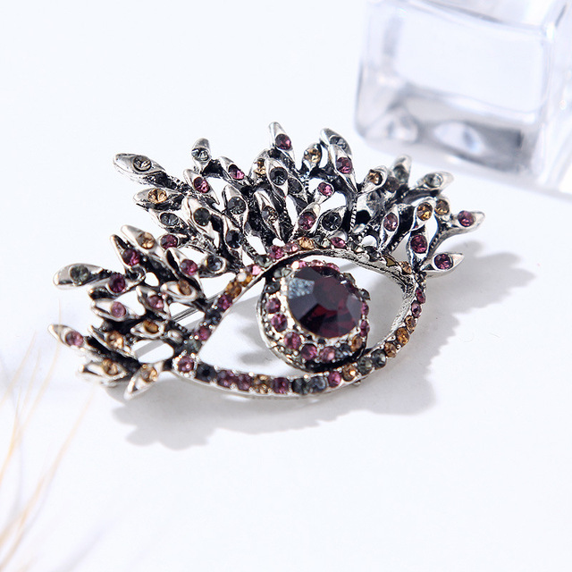 Czarna broszka w kształcie oka z kryształami – elegancka i neogotycka biżuteria damska - Wianko - 19