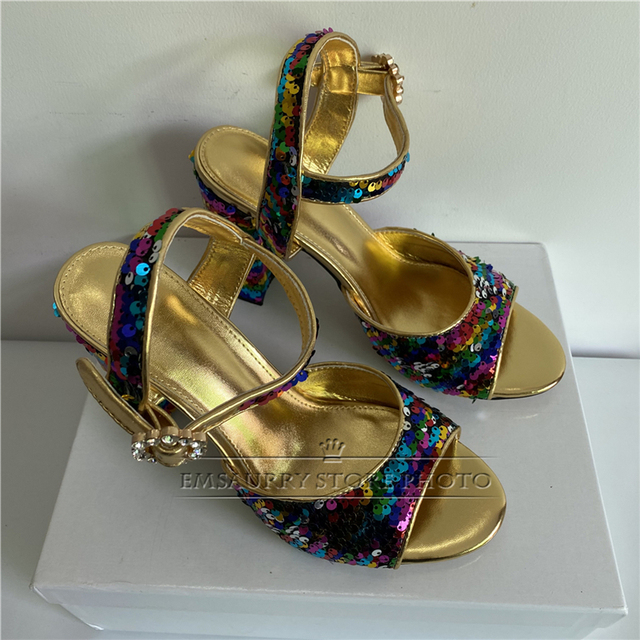 Kolorowe sandały z paskami na wysokim obcasie i ozdobione cekinami, wykonane z nowoczesnych materiałów, idealne na lato - produkt dla kobiet - Wianko - 4