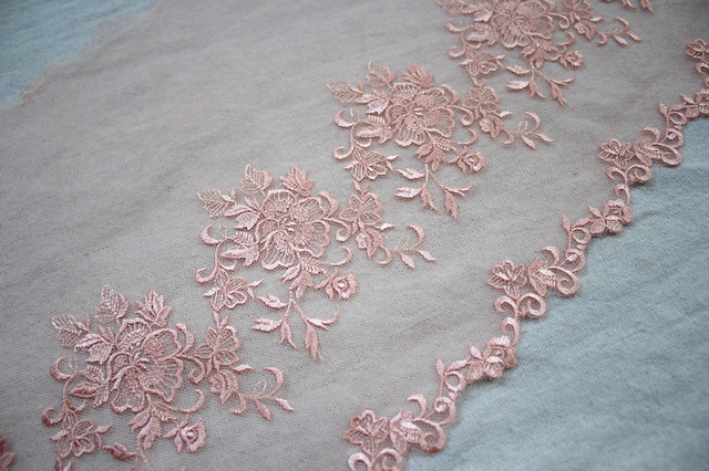Szeroka różowa koronka z kwiatowym haftem i wstążkami - garnitur z szyfonową spódnicą do tańca DIY (23 cm) - Wianko - 5