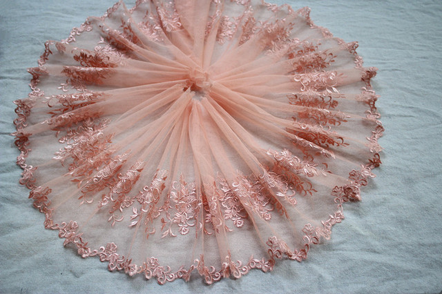 Szeroka różowa koronka z kwiatowym haftem i wstążkami - garnitur z szyfonową spódnicą do tańca DIY (23 cm) - Wianko - 8