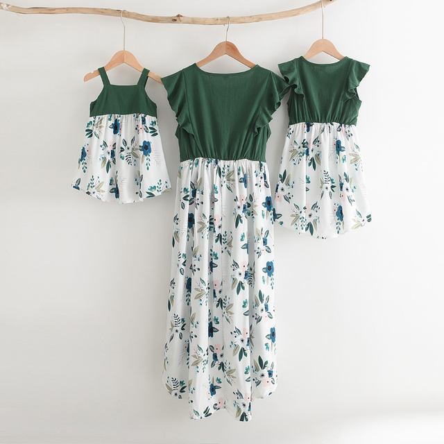 Sukienki Melario: pasujące dla matki i córki, kwiatowy wzór, stylizacja rodzinna - Wianko - 26