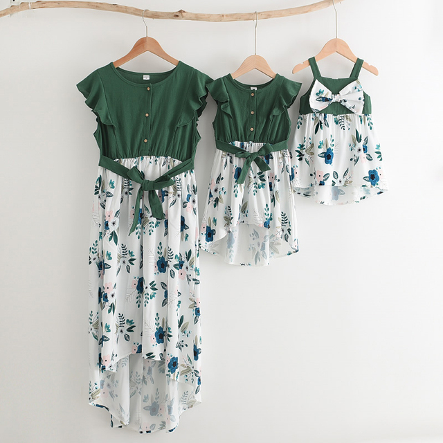 Sukienki Melario: pasujące dla matki i córki, kwiatowy wzór, stylizacja rodzinna - Wianko - 25