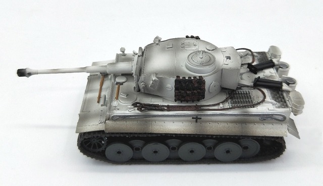 Model czołgu Tygrys wczesny typ malowanie śniegu 1:72 - Wianko - 3