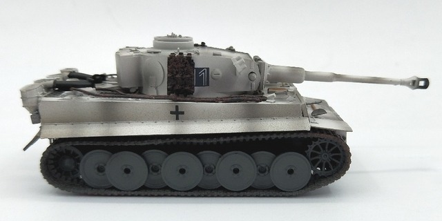 Model czołgu Tygrys wczesny typ malowanie śniegu 1:72 - Wianko - 5
