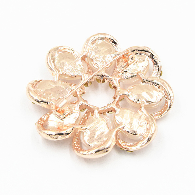 Fantastyczna broszka kobiety: stop w złotym odcieniu z jasnymi kryształami Rhinestone, opalowymi, okrągłym kwiatem - luksusowy bukiet ślubny dla panny młodej - Wianko - 3
