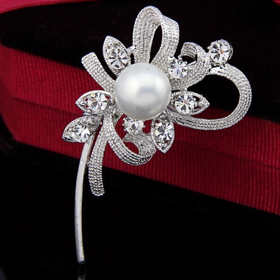 Fantastyczna broszka kobiety: stop w złotym odcieniu z jasnymi kryształami Rhinestone, opalowymi, okrągłym kwiatem - luksusowy bukiet ślubny dla panny młodej - Wianko - 53