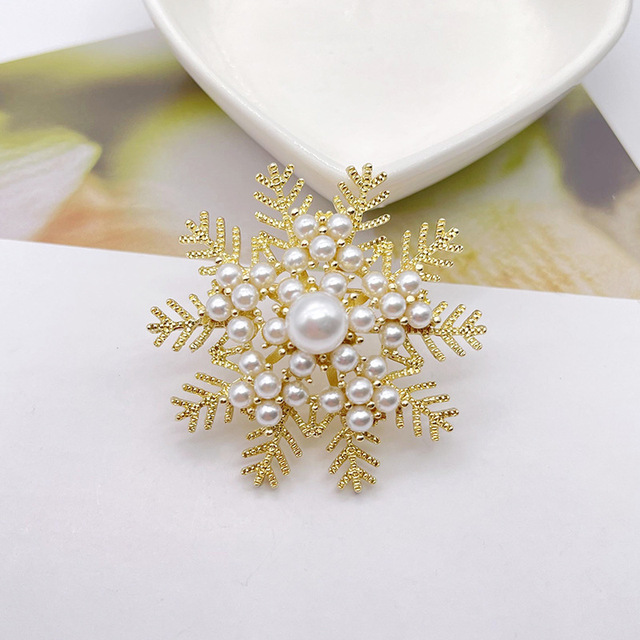 Sztuczna perełkowa broszka z kryształami w kształcie płatków śniegu - modny dodatek na wesele dla kobiet - Wianko - 2