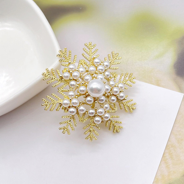 Sztuczna perełkowa broszka z kryształami w kształcie płatków śniegu - modny dodatek na wesele dla kobiet - Wianko - 4