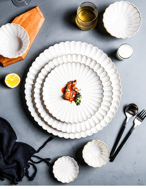 Zestaw stołowy talerze ceramiczne japońskie płytkie biel glazurowane (z salaterkami, łyżkami)- domowy i hotelowy - Wianko - 1