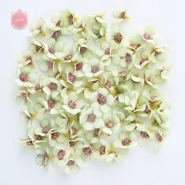 50 sztuk jedwabny kwiat głowy Daisy do dekoracji roślinnej, ściany ślubnej i pokoju, garland na prezent walentynkowy - Wianko - 13