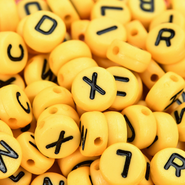 100 sztuk akrylowych koralików w kształcie jasnych, żółtych liter angielskich, 4x7mm - Wianko - 4
