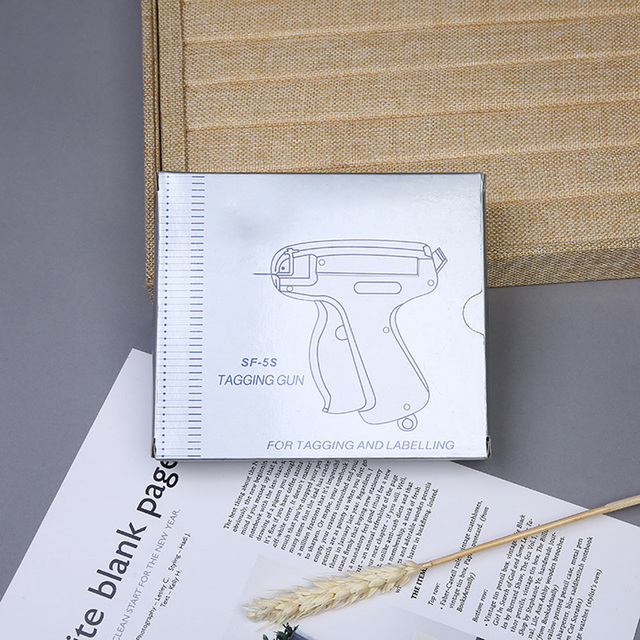 Metkownica z pistoletem i kolcami do etykietowania odzieży z importowaną igłą i nożykiem do cennikowania papieru - Wianko - 8