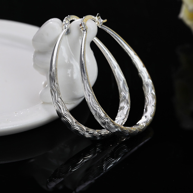 Eleganckie kolczyki U typu Hoop z rzeźbą, wykonane z 925 srebra, idealne na zaręczyny i ślub. Nowoczesny design biżuterii 2021 od GaaBou - Wianko - 2