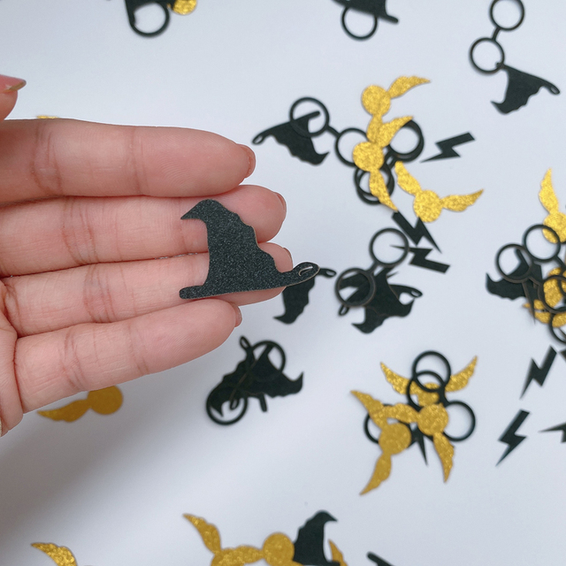 Magrise 100 sztuk czarnych konfetti z motywem Halloween i baby shower - dekoracja na urodziny z czarnymi okularami i złotymi skrzydłami - Wianko - 4