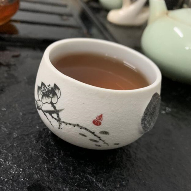 Zestaw 4 ceramicznych filiżanek z Chin - naczynia do herbaty, ręcznie wykonane z porcelany, w stylu boutique, wraz z małą miską oraz innymi akcesoriami, w eleganckim zestawie - Wianko - 6