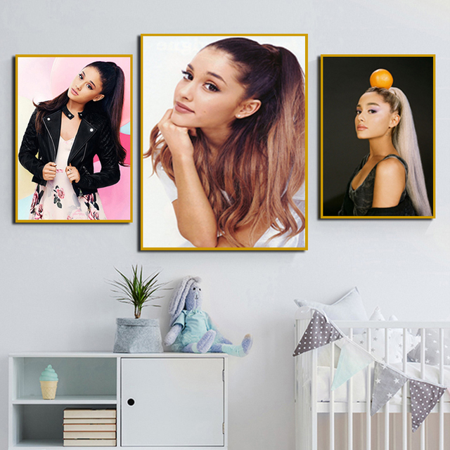 Plakat na płótnie Ariana Grande - portret piosenkarki do dekoracji wnętrz sypialni - Wianko - 3