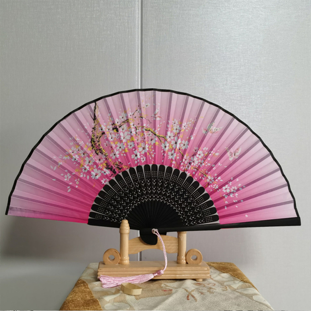 'Ręczny wentylator z jedwabnym materiałem i składanym mechanizmem - Vintage Retro styl, chińsko-japoński wzór z bambusowymi detalami, ozdobny wachlarz do tanecznych pokazów handicraft' - Wianko - 14