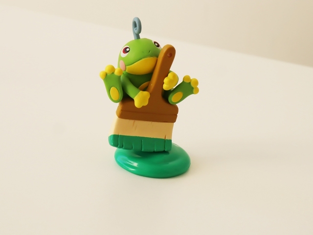 Figurka militarna Pokemon - oryginalna cukierkowa zabawka Bulbasaur Larvitar Celebi Chikorita Politoed - zielona paleta - Wianko - 18