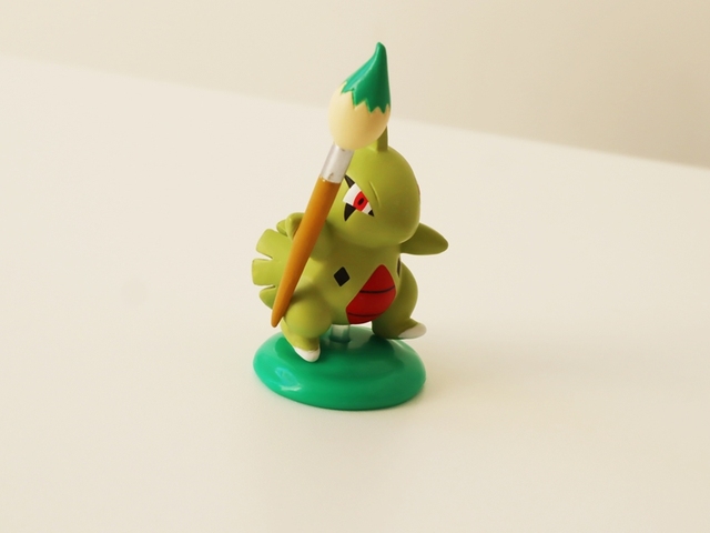 Figurka militarna Pokemon - oryginalna cukierkowa zabawka Bulbasaur Larvitar Celebi Chikorita Politoed - zielona paleta - Wianko - 10