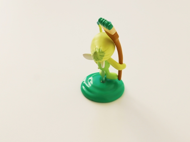 Figurka militarna Pokemon - oryginalna cukierkowa zabawka Bulbasaur Larvitar Celebi Chikorita Politoed - zielona paleta - Wianko - 15
