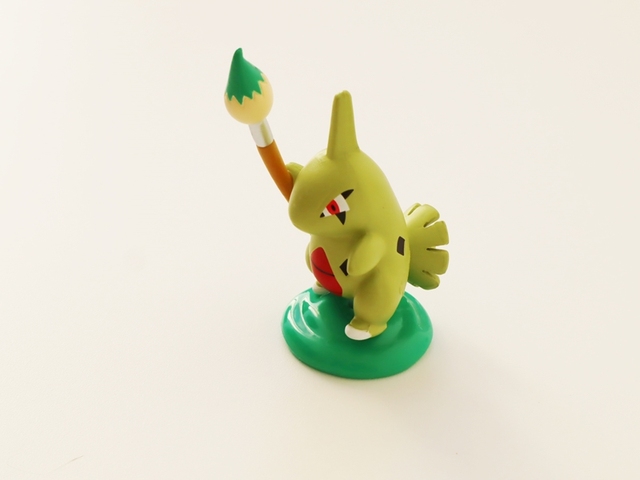 Figurka militarna Pokemon - oryginalna cukierkowa zabawka Bulbasaur Larvitar Celebi Chikorita Politoed - zielona paleta - Wianko - 14