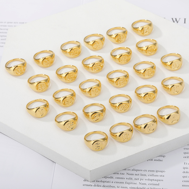 Pierścień z metalowymi pierścieniami alfabetu - złoty, moda na 2021, trendy biżuteria dla kobiet i mężczyzn, prezent urodzinowy, bague femme - Wianko - 1