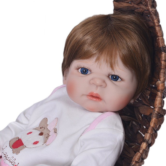 Realistyczna lalka Reborn o pełnym nadwoziu (57 cm) z magnetycznym smoczkiem - Wianko - 9