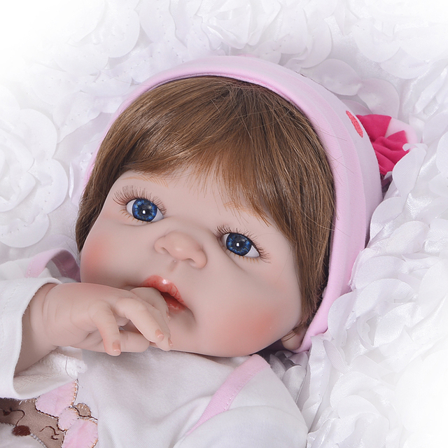 Realistyczna lalka Reborn o pełnym nadwoziu (57 cm) z magnetycznym smoczkiem - Wianko - 10