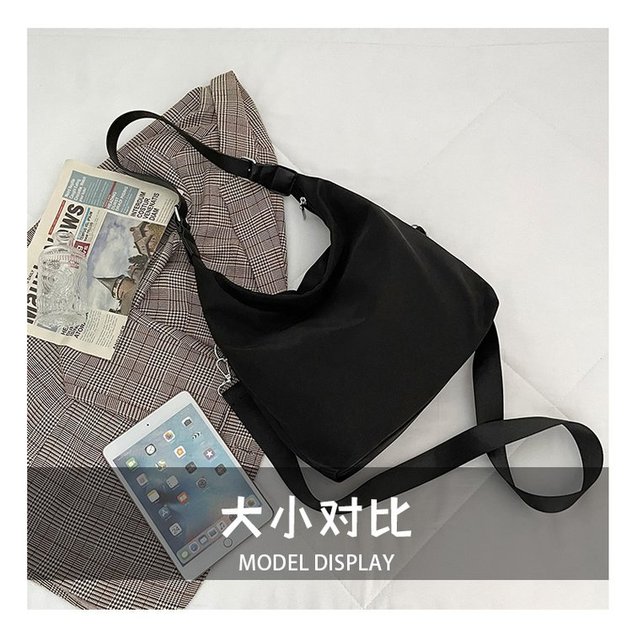 Damska torba na ramię 2021: nylonowa torba o dużej pojemności w jednolitym kolorze - Wianko - 43