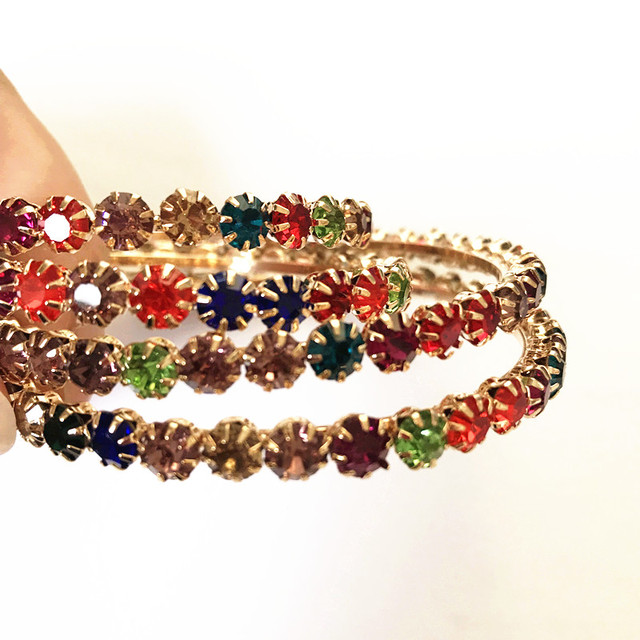 Duże kolczyki w kształcie kółek ze świecącymi kryształami w wielu kolorach - Wianko - 7